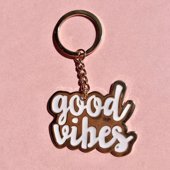 Good Vibes Gold Keychain - Picture 5 of 5